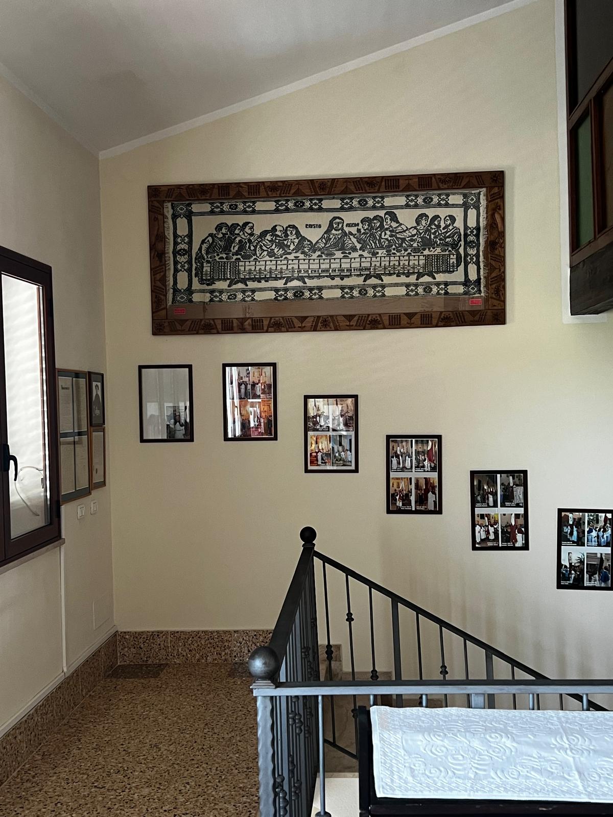 La memoria della Confraternita lungo le scale